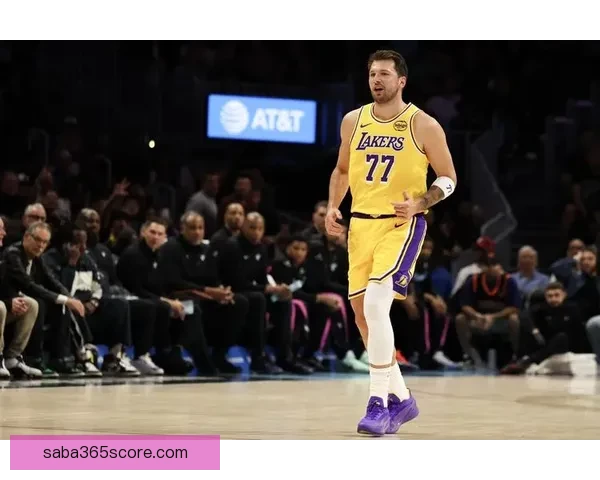 东契奇强势突破突发腿筋伤情离场治疗球队前景引关注